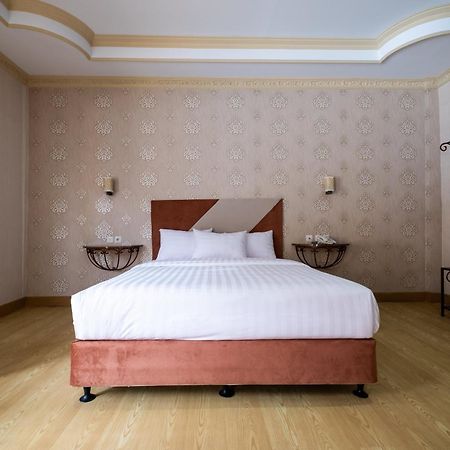 Sartini Inn Jogja Джокякарта Екстериор снимка