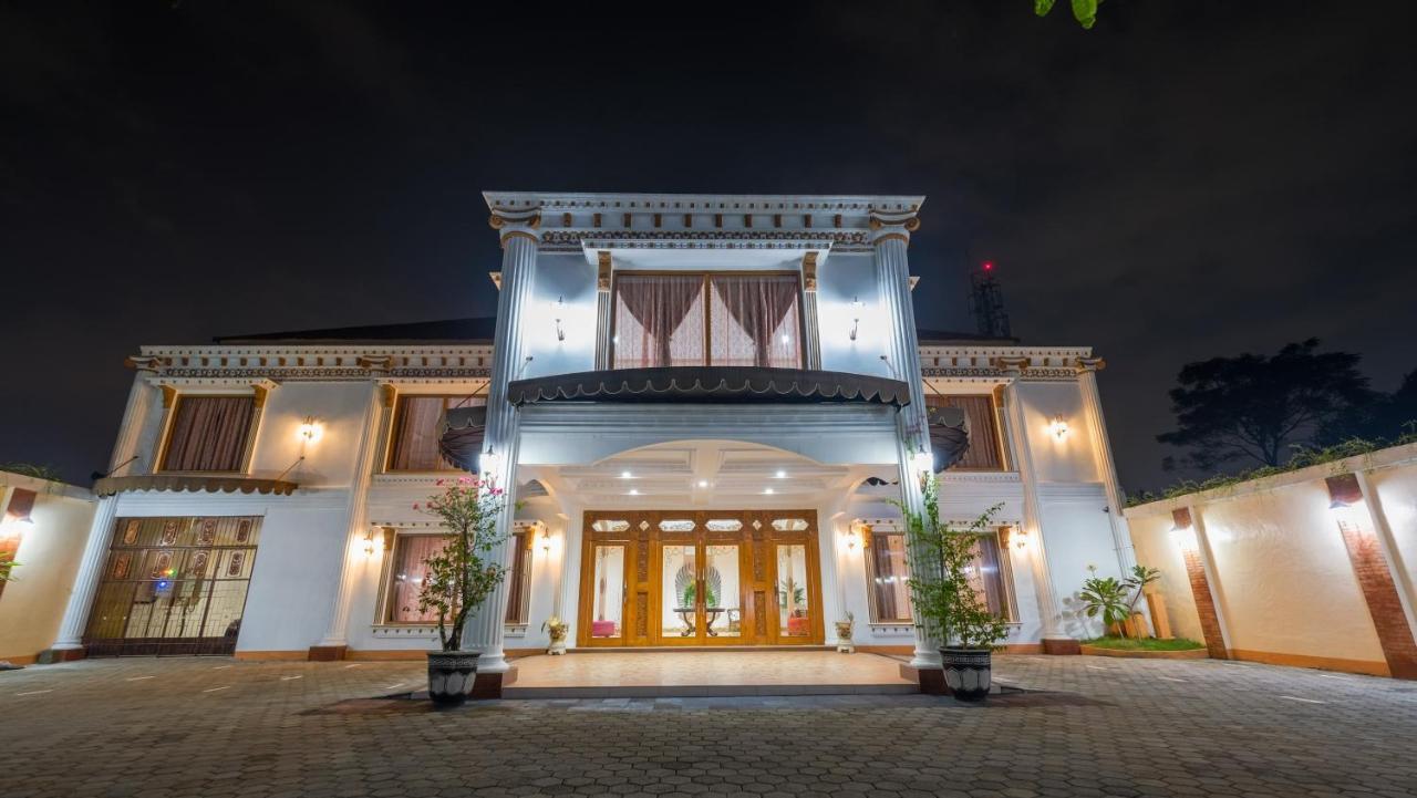 Sartini Inn Jogja Джокякарта Екстериор снимка