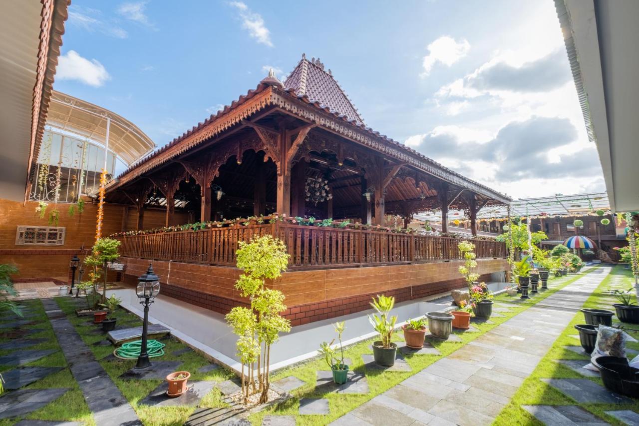 Sartini Inn Jogja Джокякарта Екстериор снимка