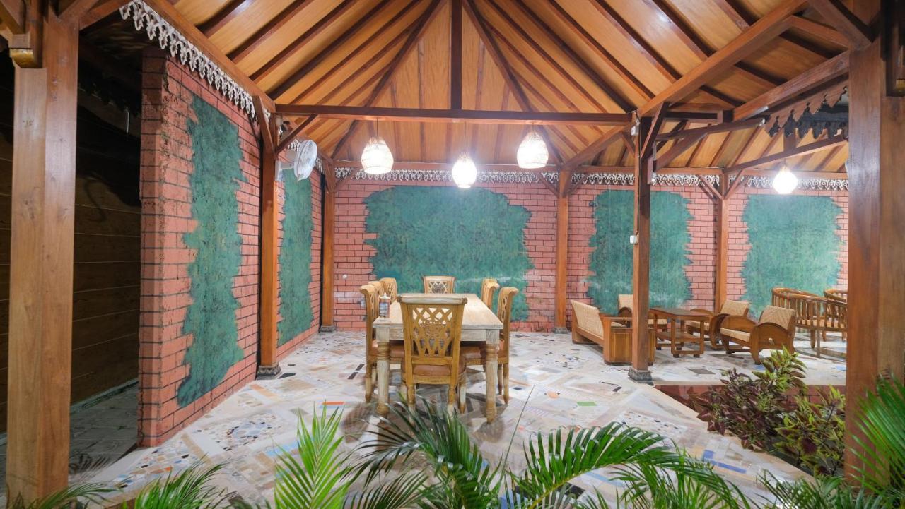 Sartini Inn Jogja Джокякарта Екстериор снимка