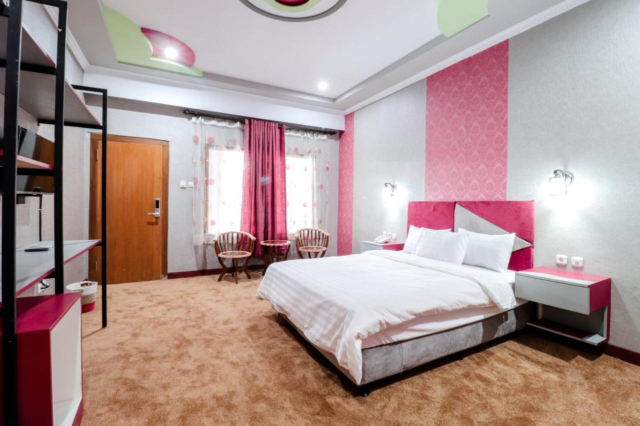 Sartini Inn Jogja Джокякарта Екстериор снимка