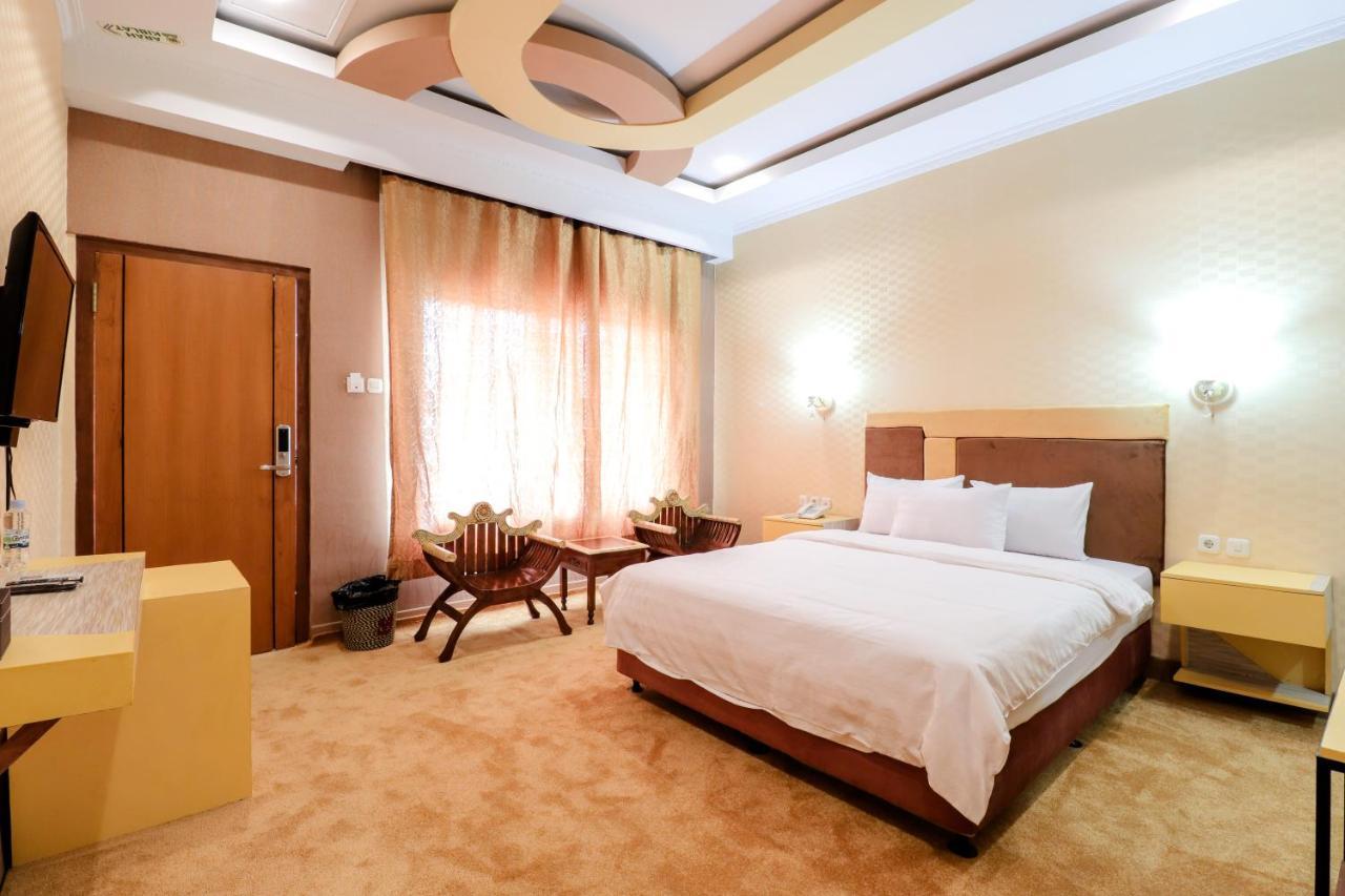 Sartini Inn Jogja Джокякарта Екстериор снимка