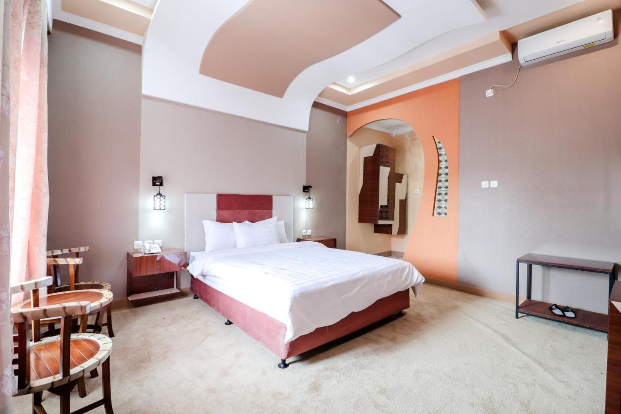 Sartini Inn Jogja Джокякарта Екстериор снимка