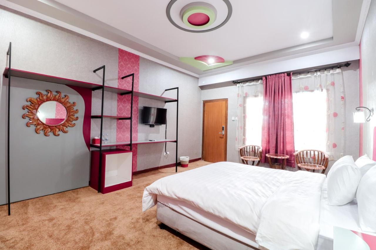 Sartini Inn Jogja Джокякарта Екстериор снимка