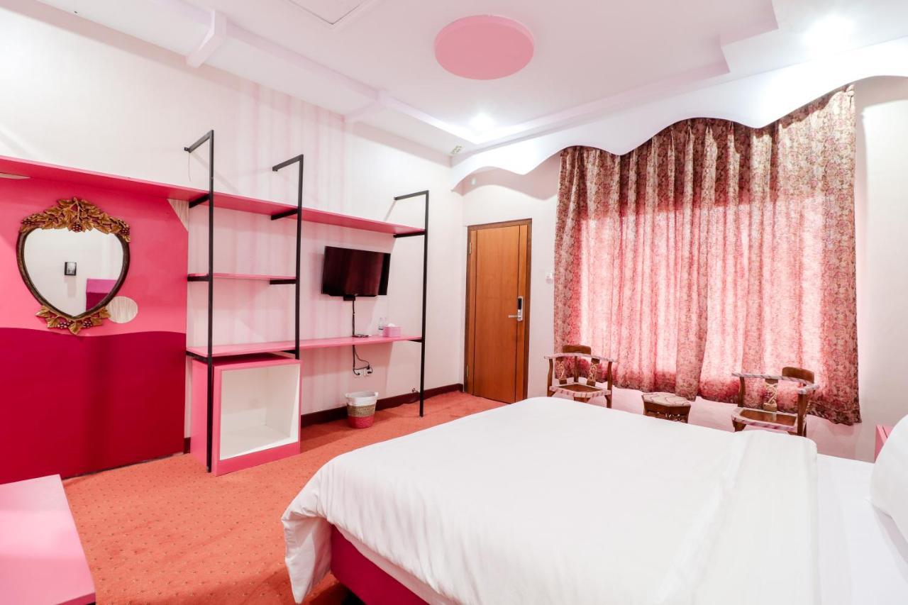 Sartini Inn Jogja Джокякарта Екстериор снимка