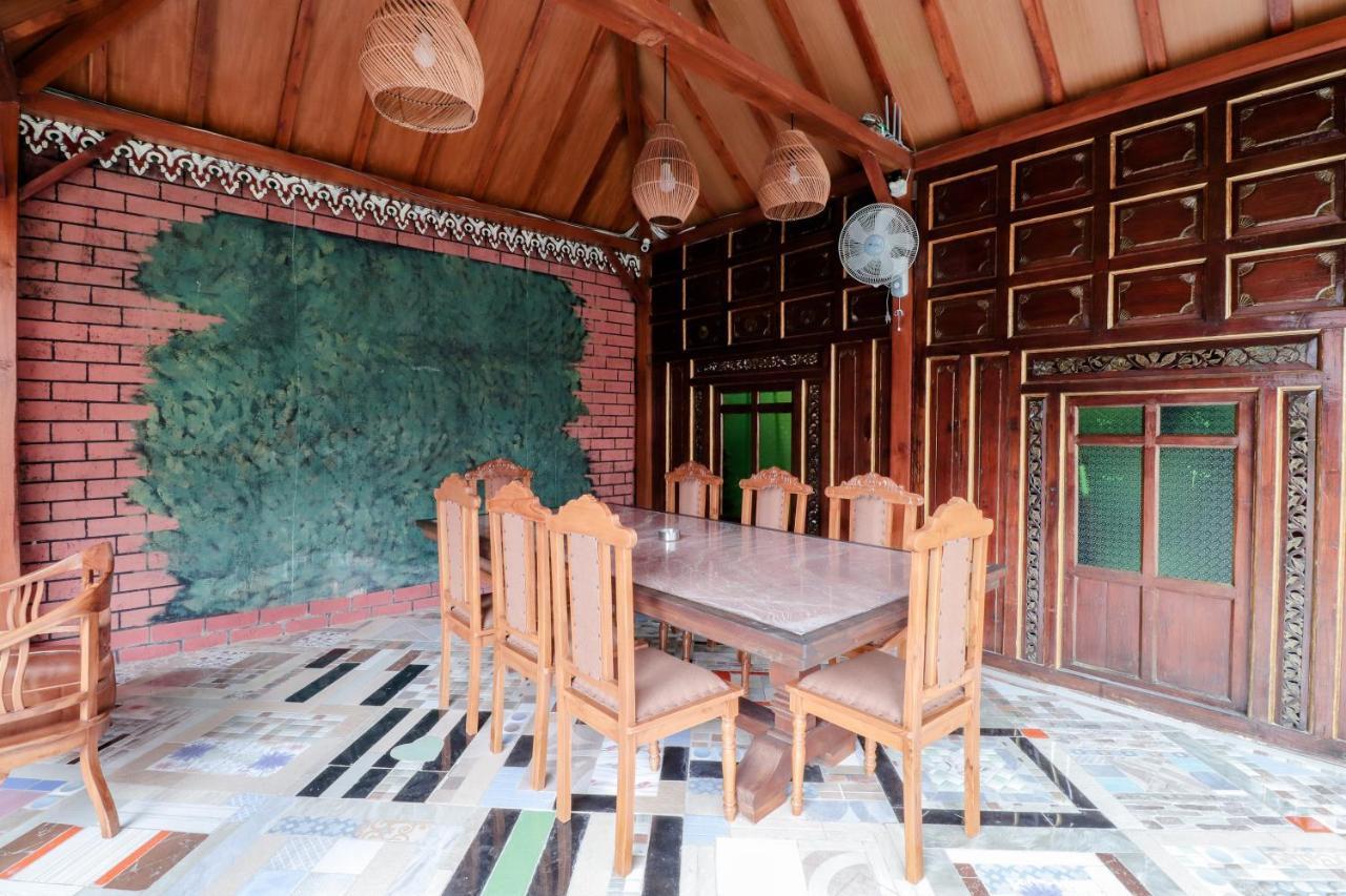 Sartini Inn Jogja Джокякарта Екстериор снимка