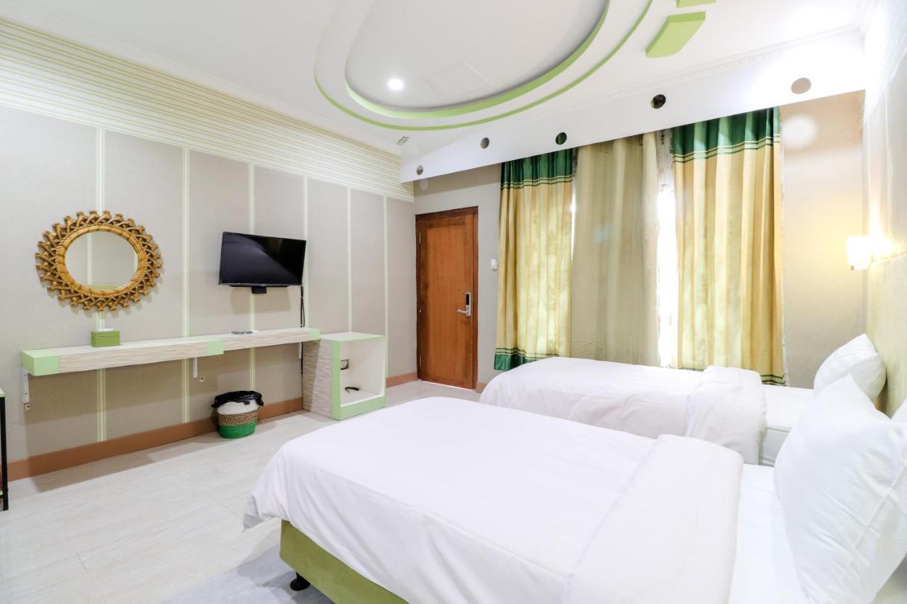 Sartini Inn Jogja Джокякарта Екстериор снимка