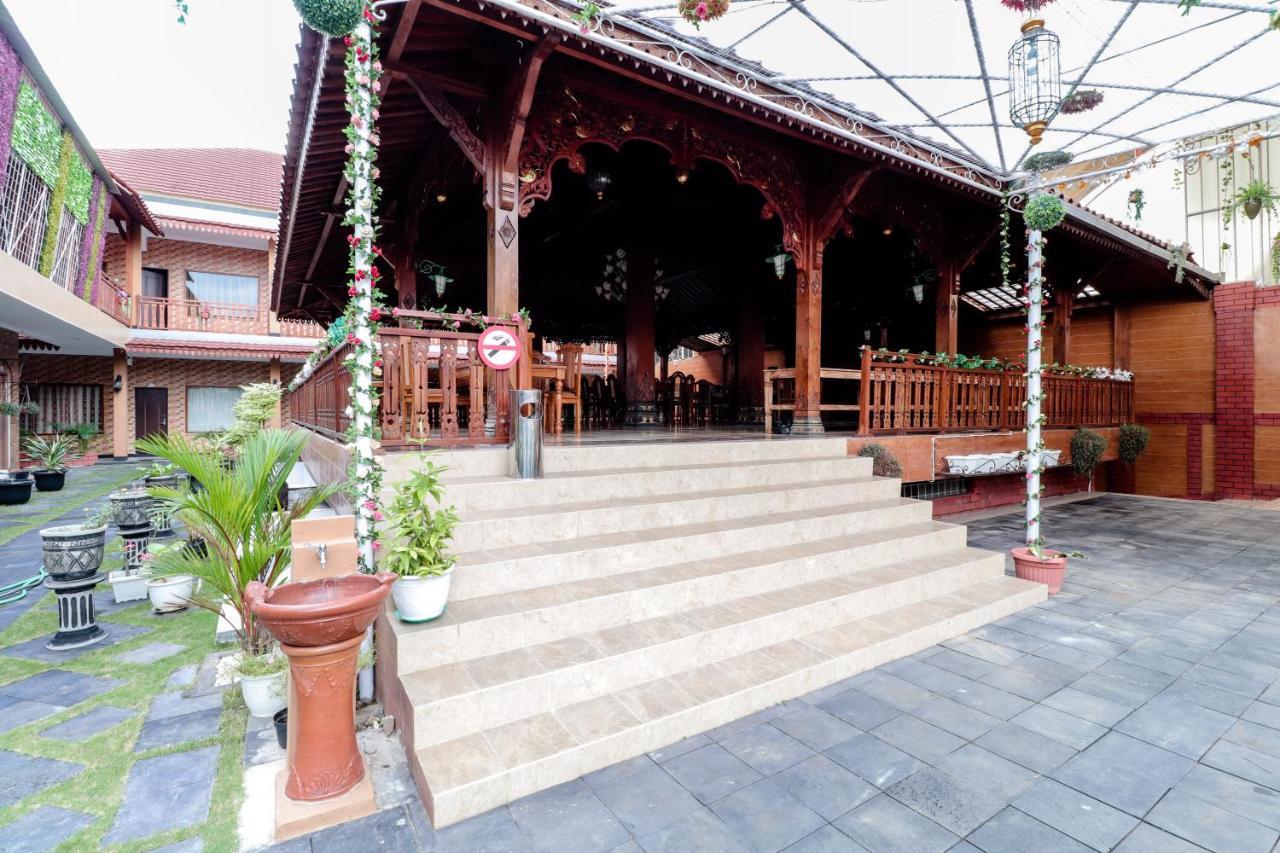 Sartini Inn Jogja Джокякарта Екстериор снимка