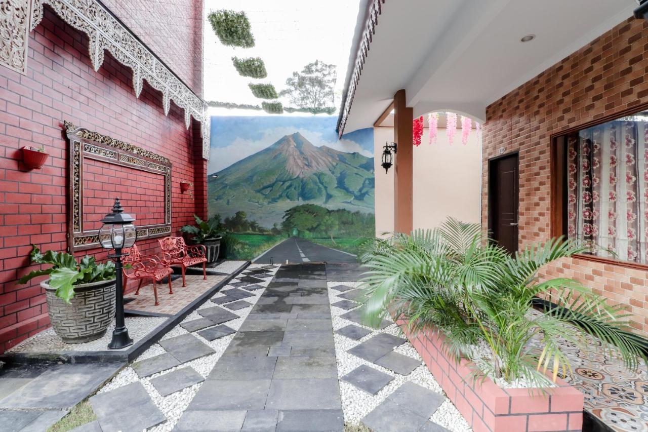 Sartini Inn Jogja Джокякарта Екстериор снимка