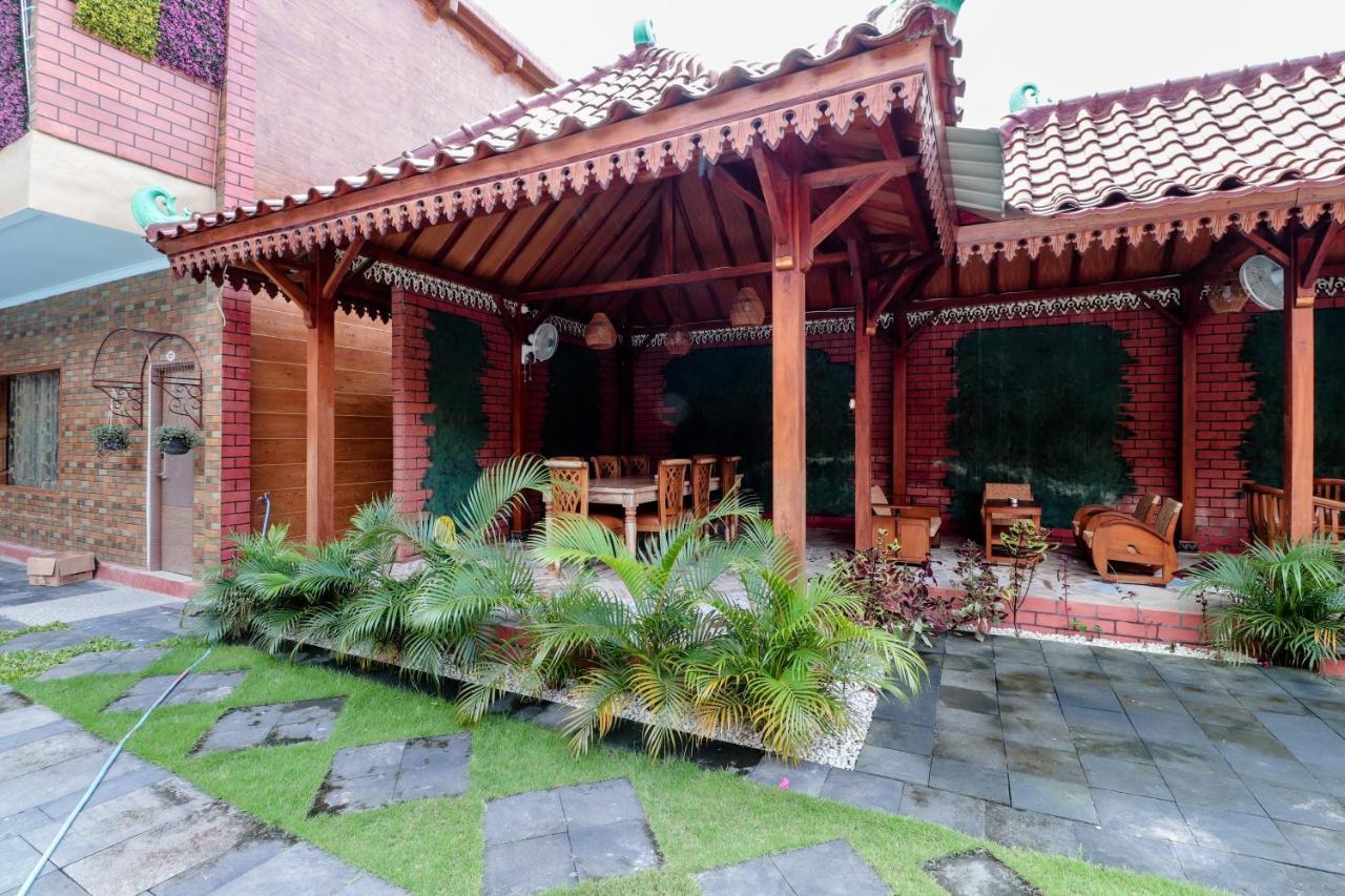 Sartini Inn Jogja Джокякарта Екстериор снимка